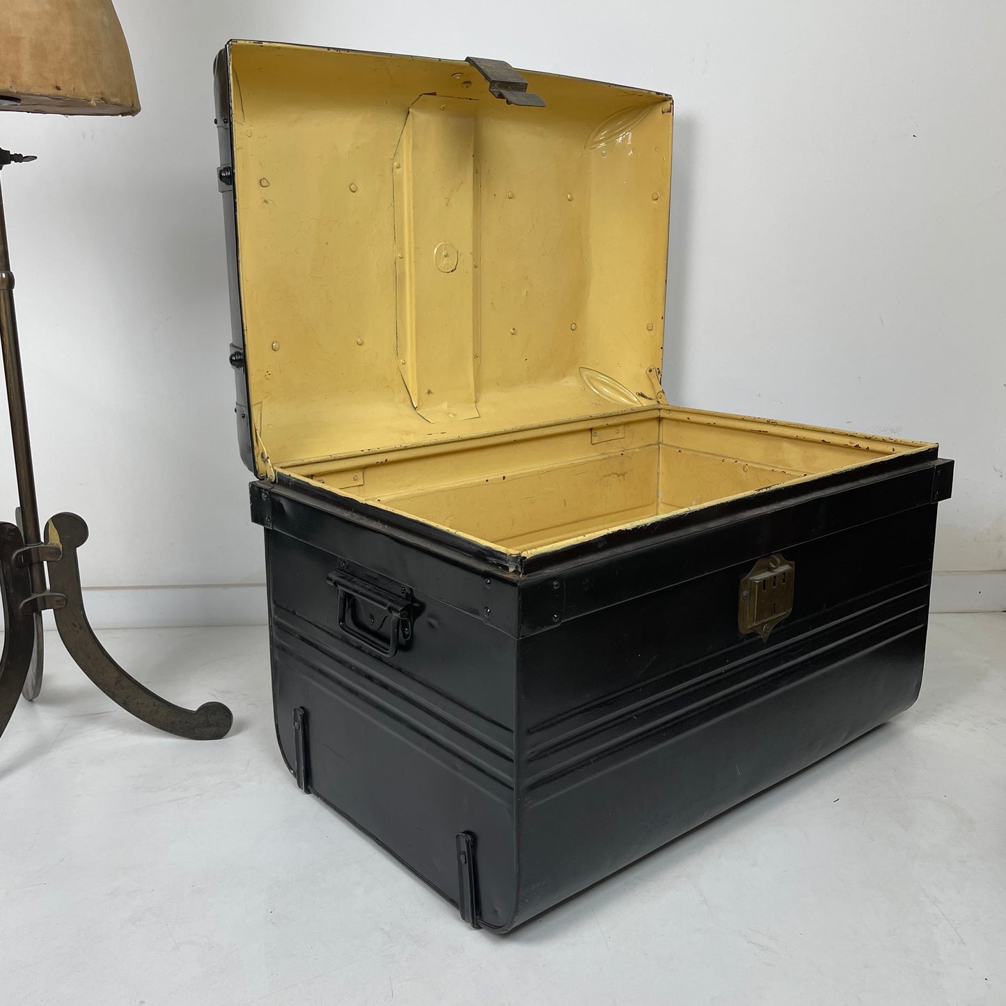 VINTAGE METAL TRUNK STORAGE BOX