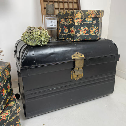 VINTAGE METAL TRUNK STORAGE BOX