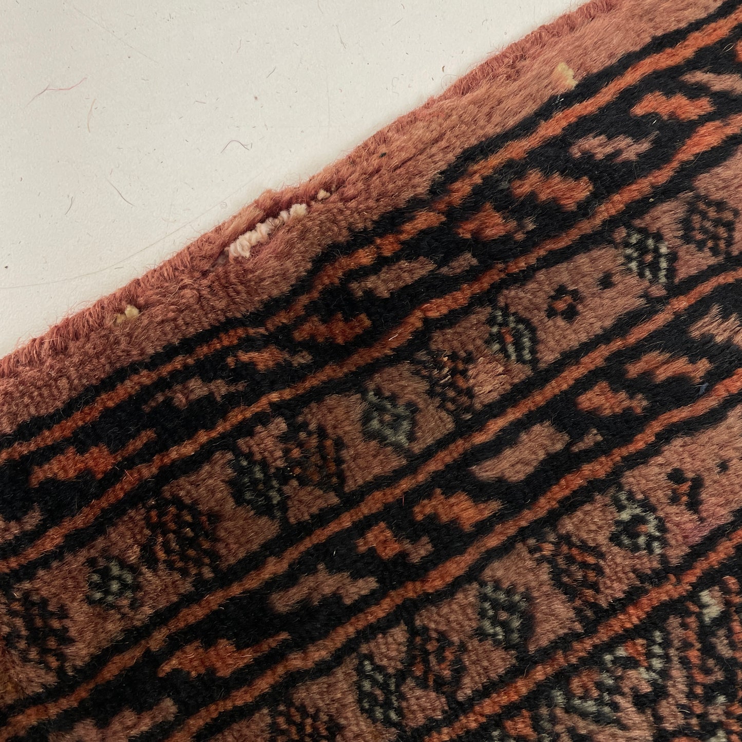 VINTAGE PERSIAN RUG / RUNNER