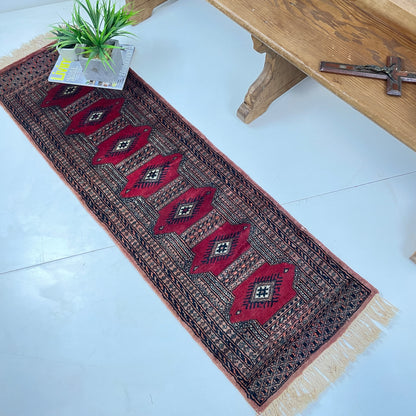 VINTAGE PERSIAN RUG / RUNNER