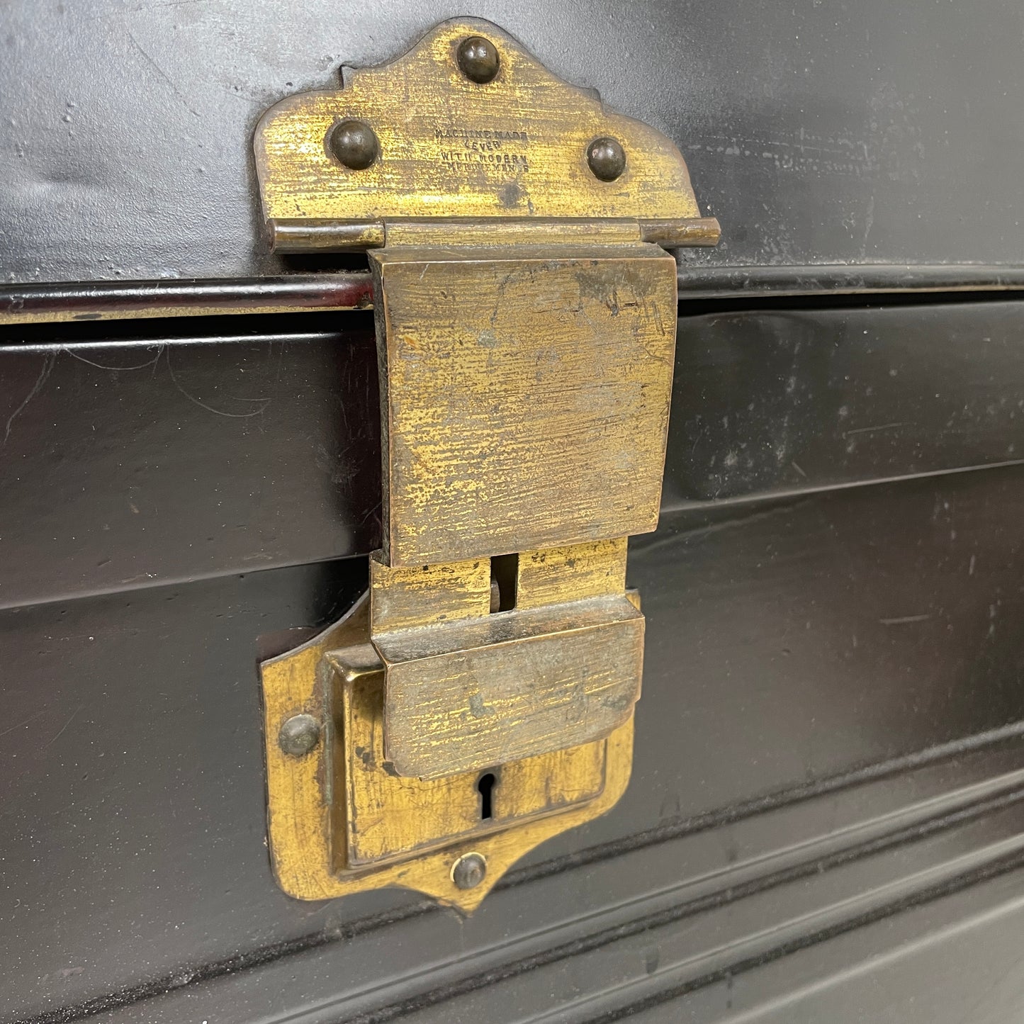 VINTAGE METAL TRUNK STORAGE BOX