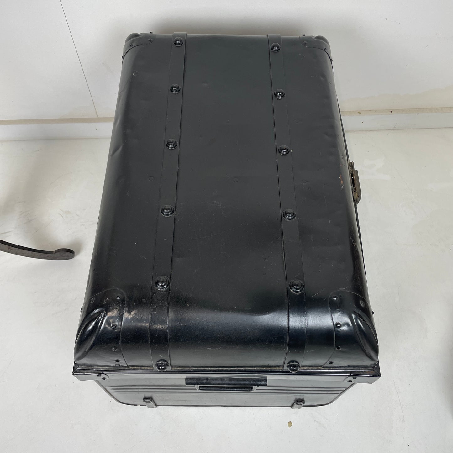 VINTAGE METAL TRUNK STORAGE BOX